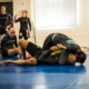 A group of people that are practicing bjj